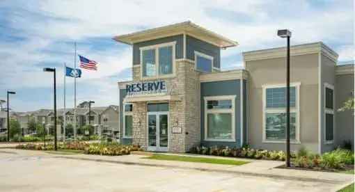 Rent Townhome Style Apartments at the Reserve at Country Club with Luxury Features