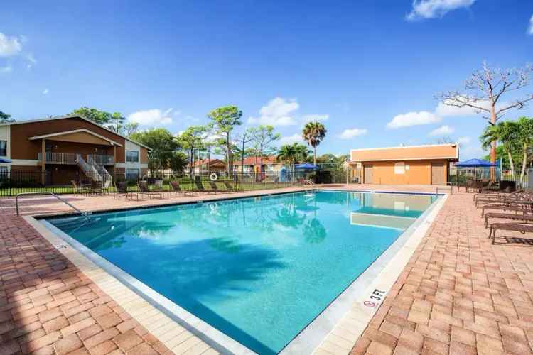 Rent Apartments in Serrano with Fitness Center and Pool