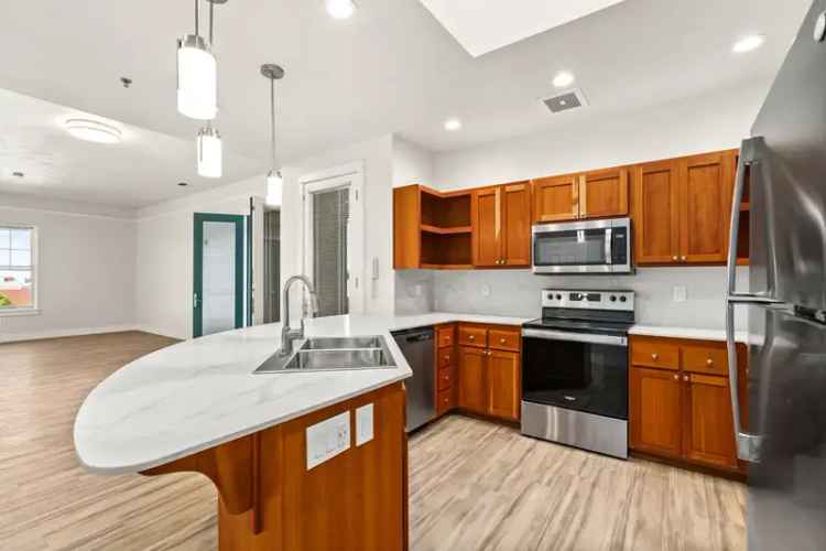 Rent Downtown Eugene Apartments at High Street Terrace with Stylish Features