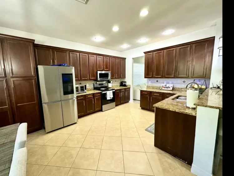 Rent Luxury Home in Botanical Lakes Fort Myers with Modern Amenities