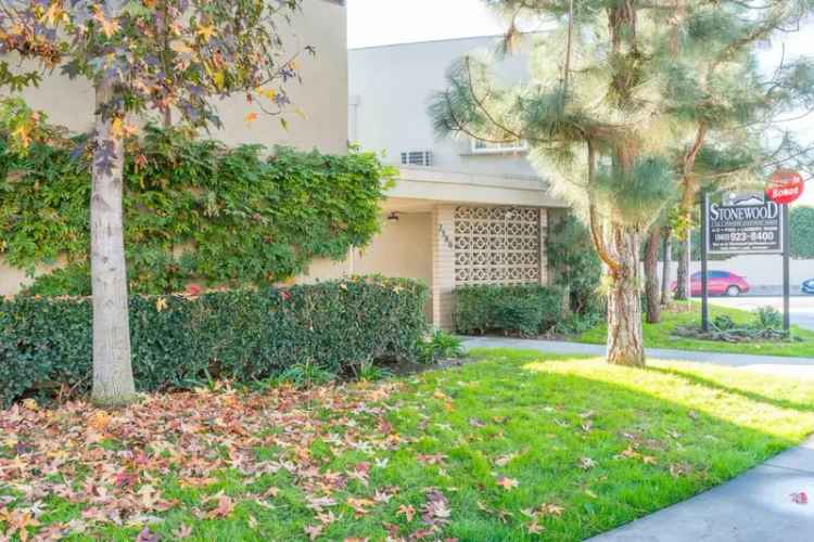 Rent Spacious Apartments in Stonewood II Near Freeways and Amenities