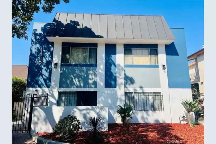 Buy apartment building in Los Angeles with prime location and remodeled units