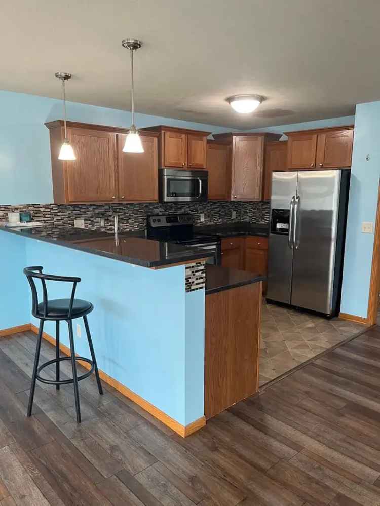 Rent Townhouse Spacious Modern Kitchen Near Walmart