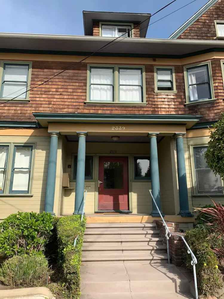 Rent 1 Bedroom Apartment Near UC Berkeley with Walk-In Closet