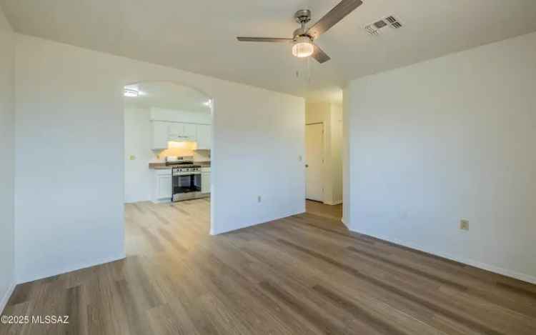 Rent Duplex with Enclosed Backyard Near Catalina High School