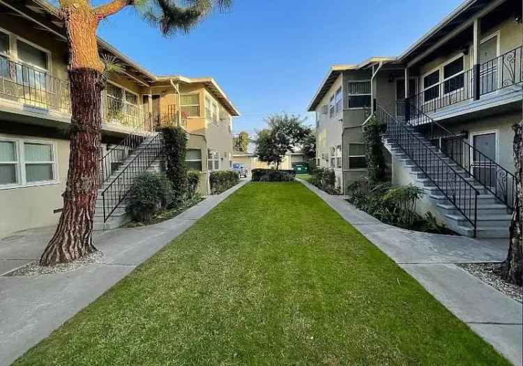 Rent 1 Bedroom Apartment in Downey with Garage and Renovated Interior