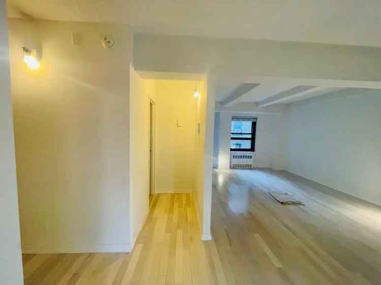 Rent Large Corner Apartment with White Kitchen in Ideal Location