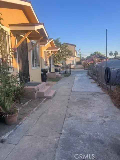 House For Sale in 345, East 82nd Street, Los Angeles, California