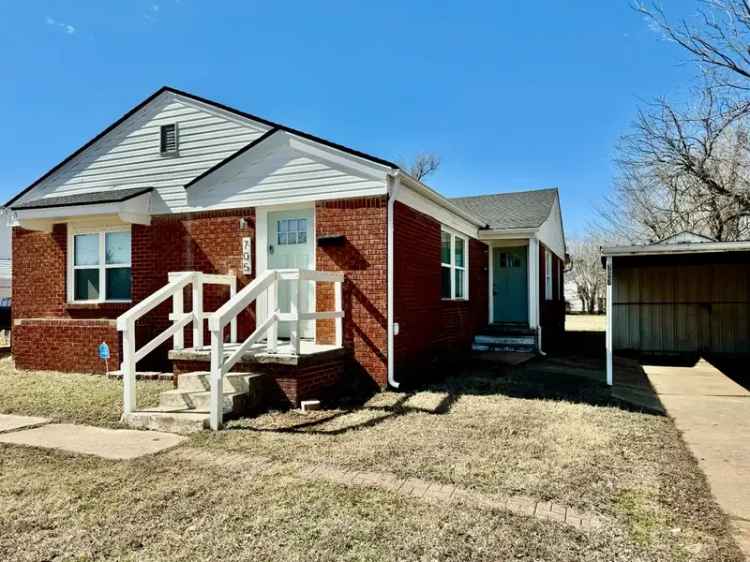 Rent Remodeled Duplex in Midwest City with Modern Amenities