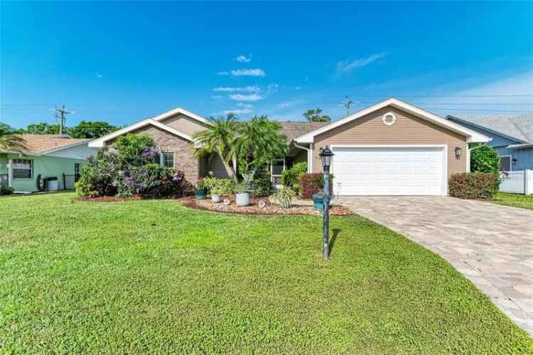 House For Sale in 5708, 39th Street Circle East, Bradenton, Florida