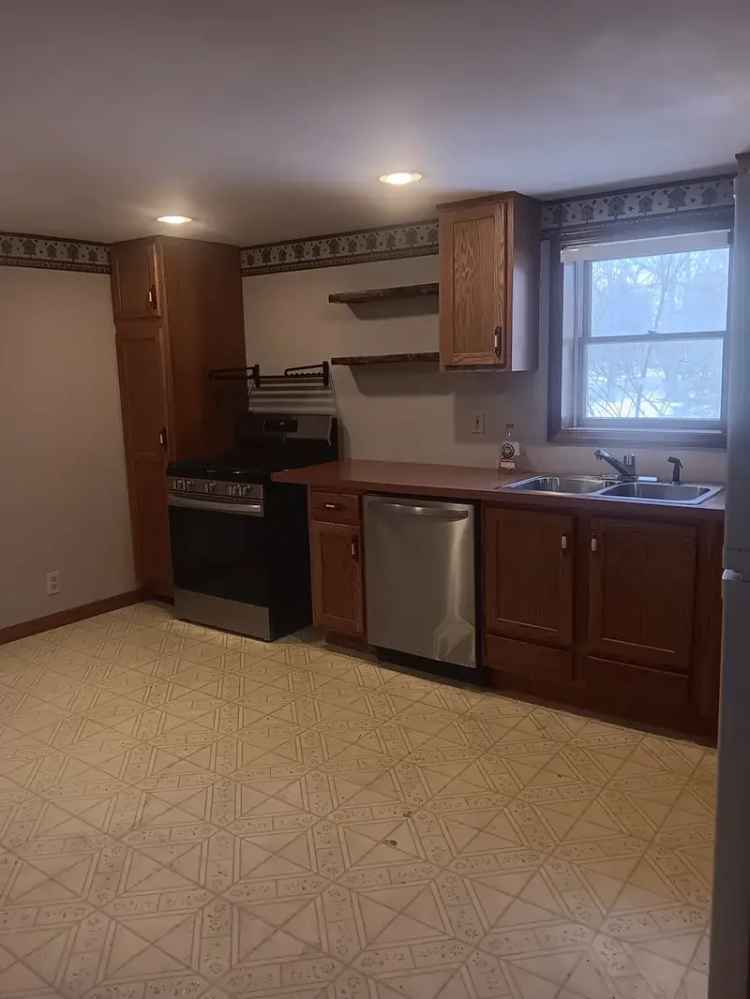 Rent Apartment Unit in Lockport with Spacious Rooms and Large Yard