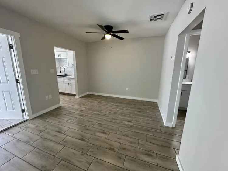 Rent Updated Apartment Unit in Clearwater with Modern Features