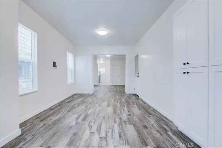 Buy 4-plex in Venice Beach with Modern Amenities and Ocean Views