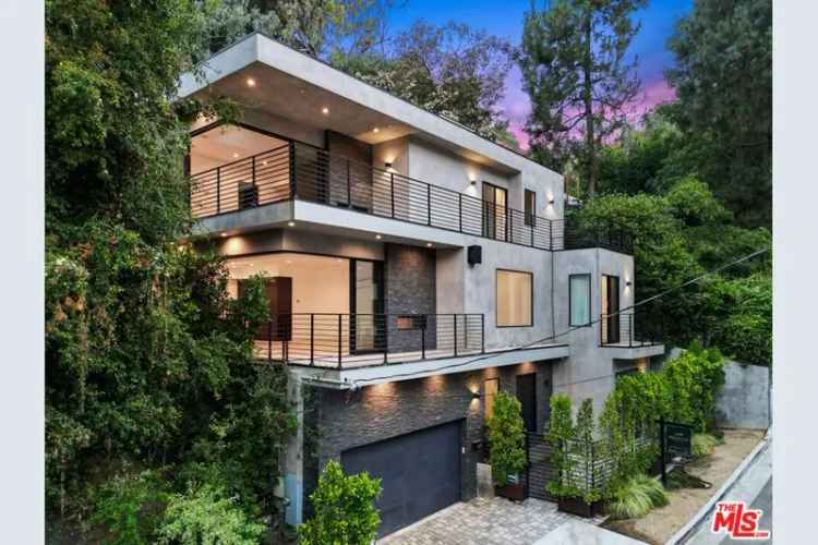 House For Sale in 8029, Willow Glen Road, Los Angeles, California