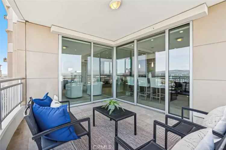 Rent a single-level home with panoramic views in a prestigious location