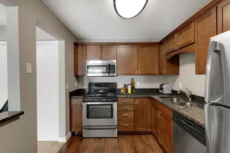 Rent Apartments in Valley Pond with Pet-Friendly Options