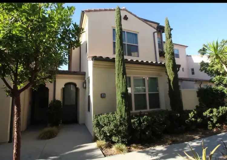 Luxury condo for rent in Irvine with 3 bedrooms and prime location