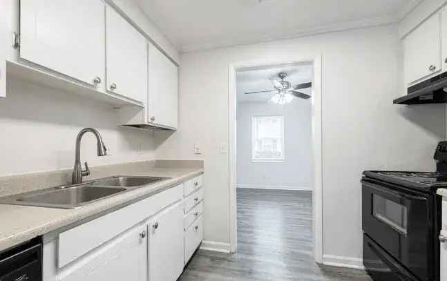 Rent Apartments with Pools and Scenic Views in Savannah GA