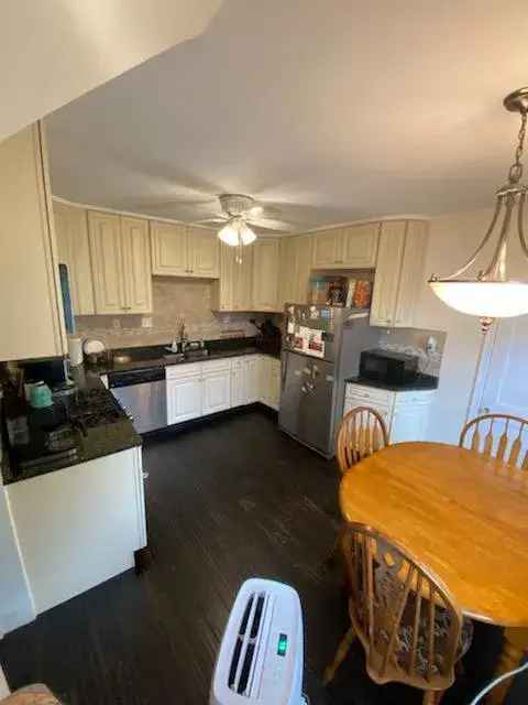 Rent 2 Bedroom Apartment in Hamilton Township with Large Backyard