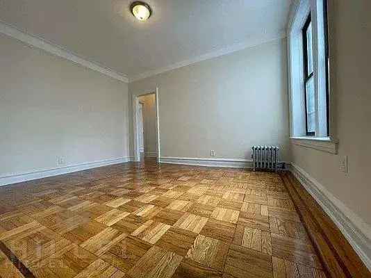 Rent Apartment Unit in Astoria with 1 Bedroom and Modern Features