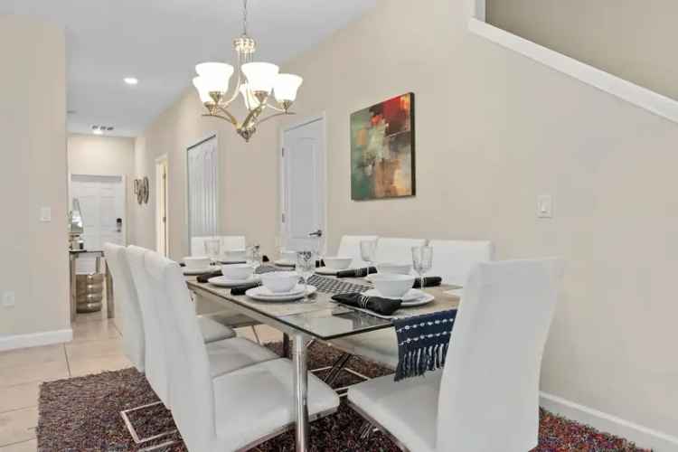 Rent Luxurious Townhouse with 5 Bedrooms and Private Pool in Orlando