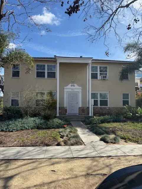 Rent Apartment Unit in Bixby Knolls with Two Bedrooms and Amenities