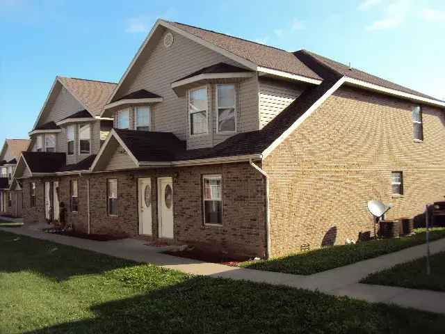 Rent Townhouse in Canterbury with Garage Near Ozark Schools