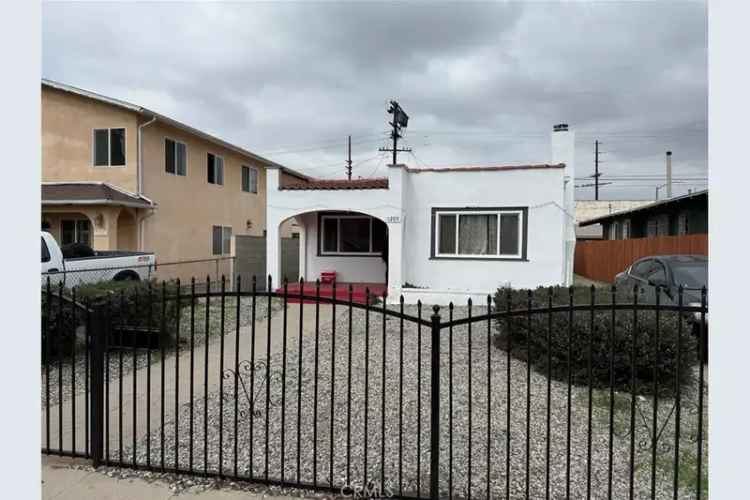 House For Sale in 1207, West 58th Place, Los Angeles, California