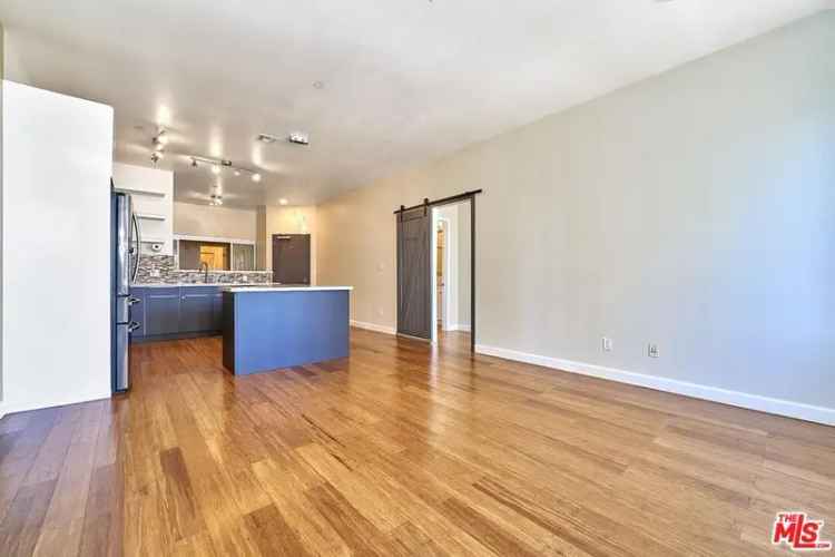 House For Sale in 3810, Wilshire Boulevard, Los Angeles, California