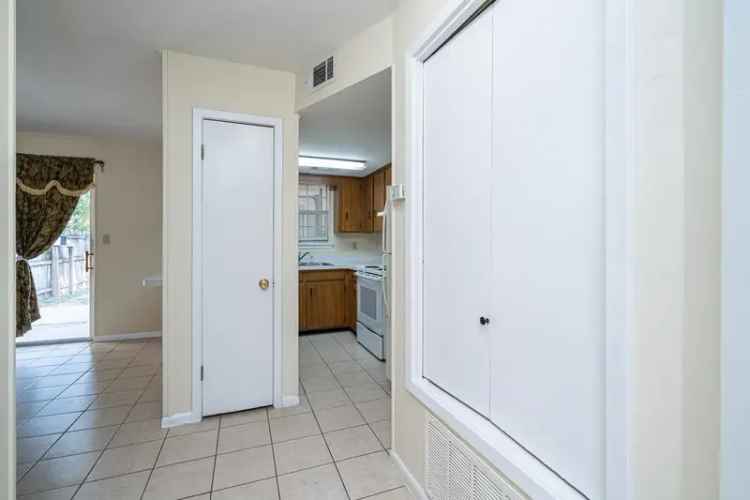 Townhouse for Rent in Fort Walton Beach Conveniently Near Beautiful Beaches