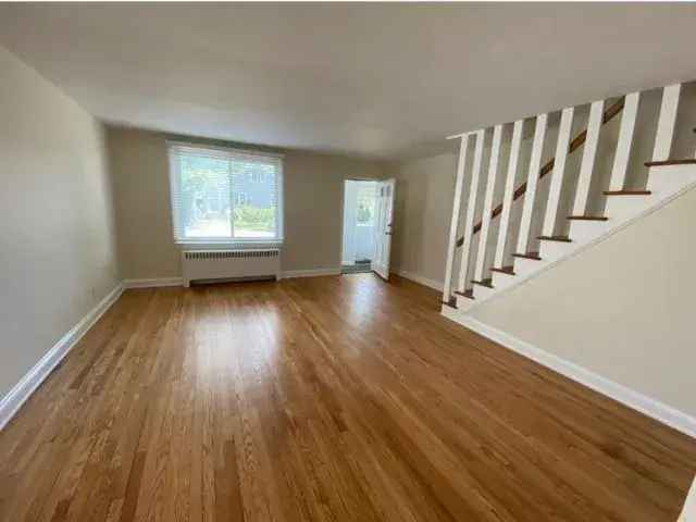 Rent 3 Bedroom Home in Williston Park with Modern Features and Comforts