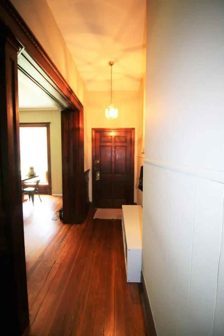 Rent Upscale Apartment Unit in Old Louisville with Modern Features