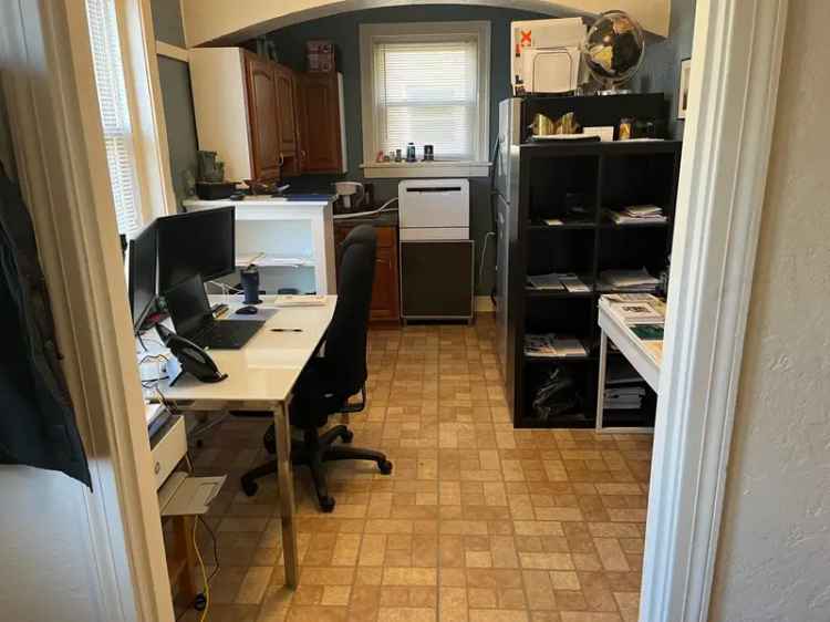 Sublet One Bedroom Apartment in Squirrel Hill with Renovated Kitchen