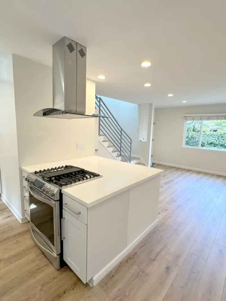 Rent Modern Townhouse in Peaceful Neighborhood near Manhattan Beach