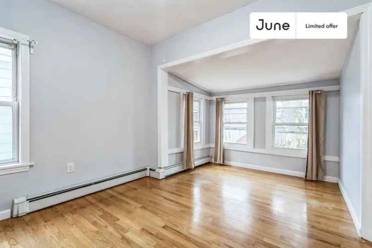 Rent Queen Bedroom in Somerville with Flexible Lease Options