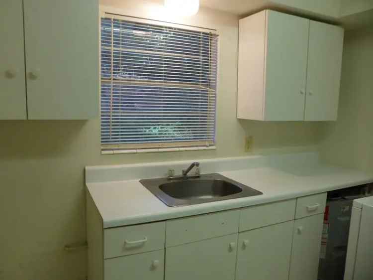 Rent 2 Bedroom Apartment in Midtown Tallahassee with Central Heating and Air