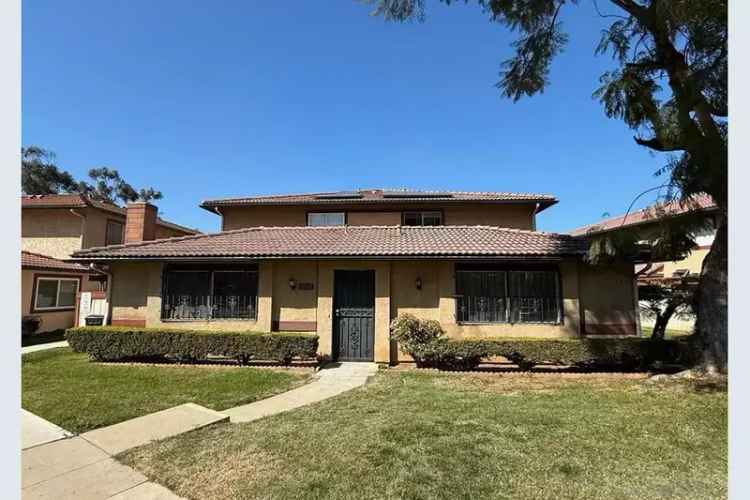 Rent Single Level Entry Condo with Poolside View in Beautiful Neighborhood