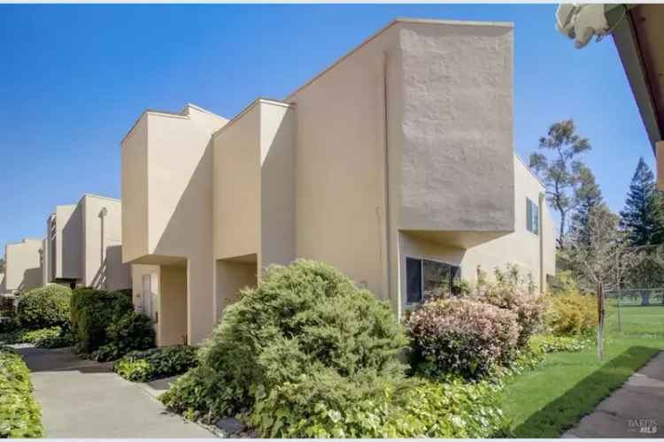 Rent 2 Bedroom Condo in Bennett Valley with Scenic Golf Course Views