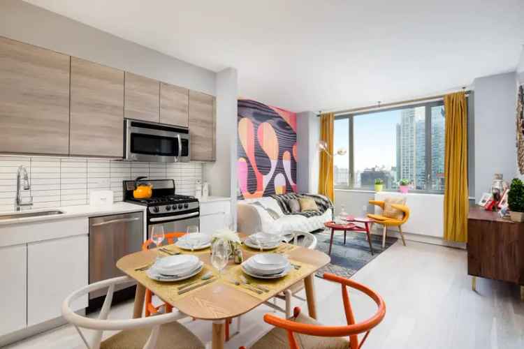 Rent Apartment Unit in Long Island City with Top Amenities and Features