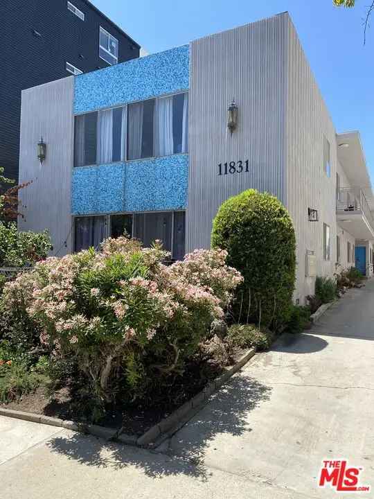 House For Sale in 11831, Mayfield Avenue, Los Angeles, California