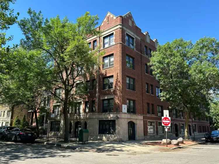 Rent Studio Apartments in Lincoln Park with Vintage Charm