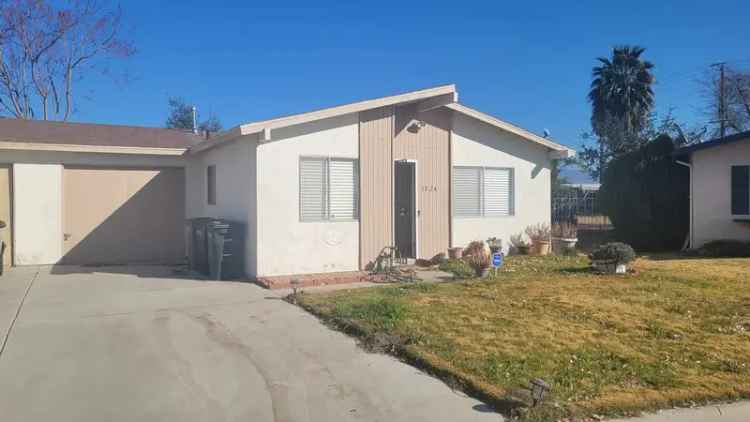 Rent Single Story House in Hemet with 2 Bedrooms and Large Backyard