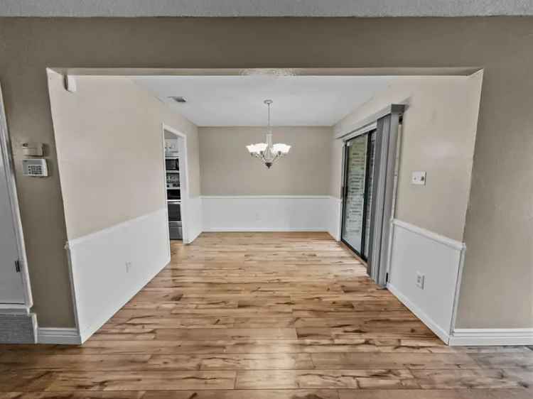 Townhome for Rent in Euless Texas with Modern Design and Amenities