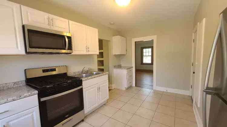 Rent Stunning 2 Bedroom Apartment in Midtown Rockford with Modern Features