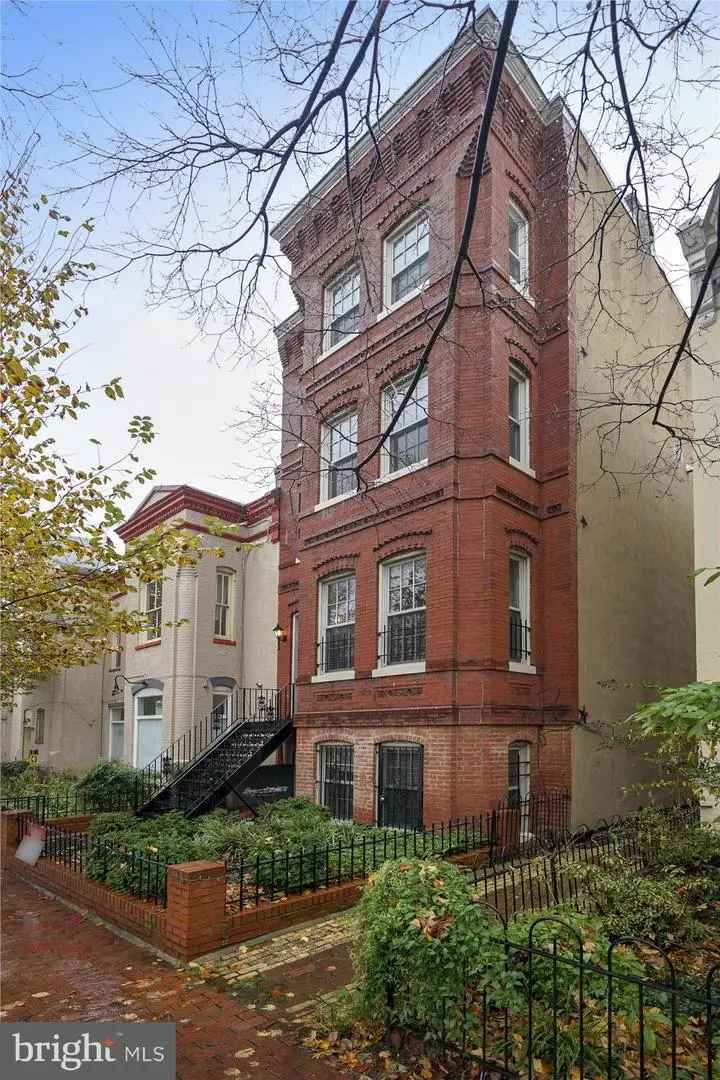 House For Sale in 651, Constitution Avenue Northeast, Washington, District of Columbia