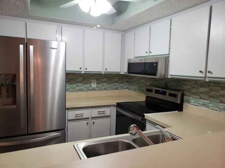 Rent Apartment Unit in Oaks IV Condominiums with Modern Features