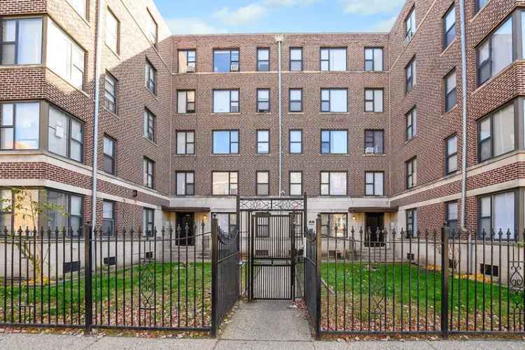 Rent Rehabbed Apartment in South Shore with Great Views and Modern Upgrades