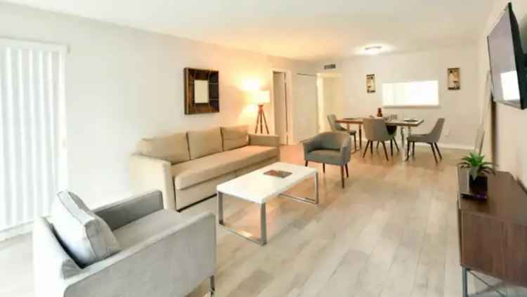 Rent Spacious Apartments in Las Olas with Pool and Utilities Included