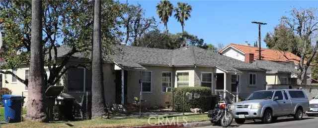 House For Sale in 16805, Sherman Way, Los Angeles, California