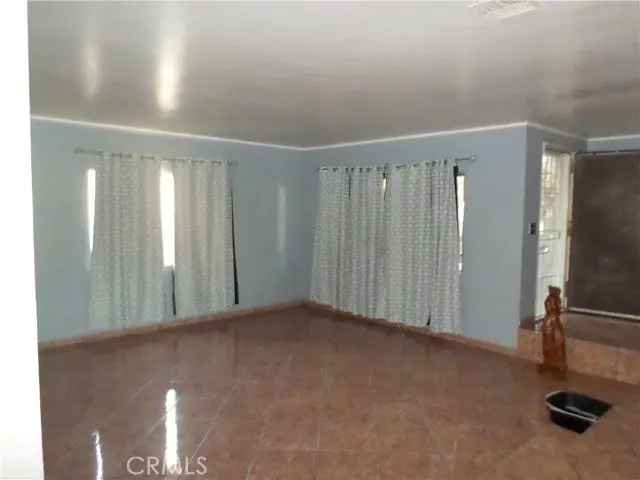 House For Sale in 508, East 65th Street, Los Angeles, California